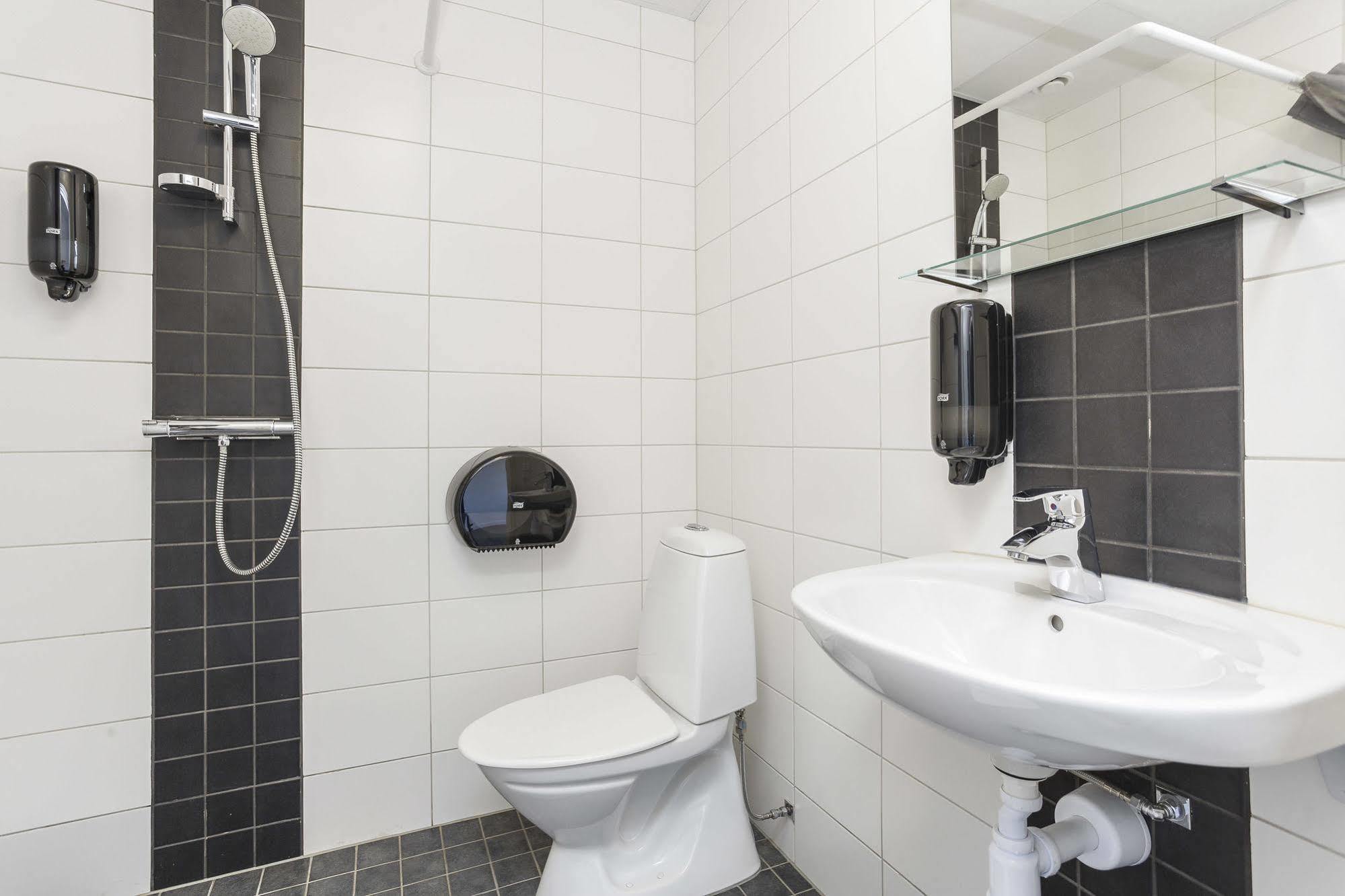 Hotel Vindeus Sodertalje Bagian luar foto