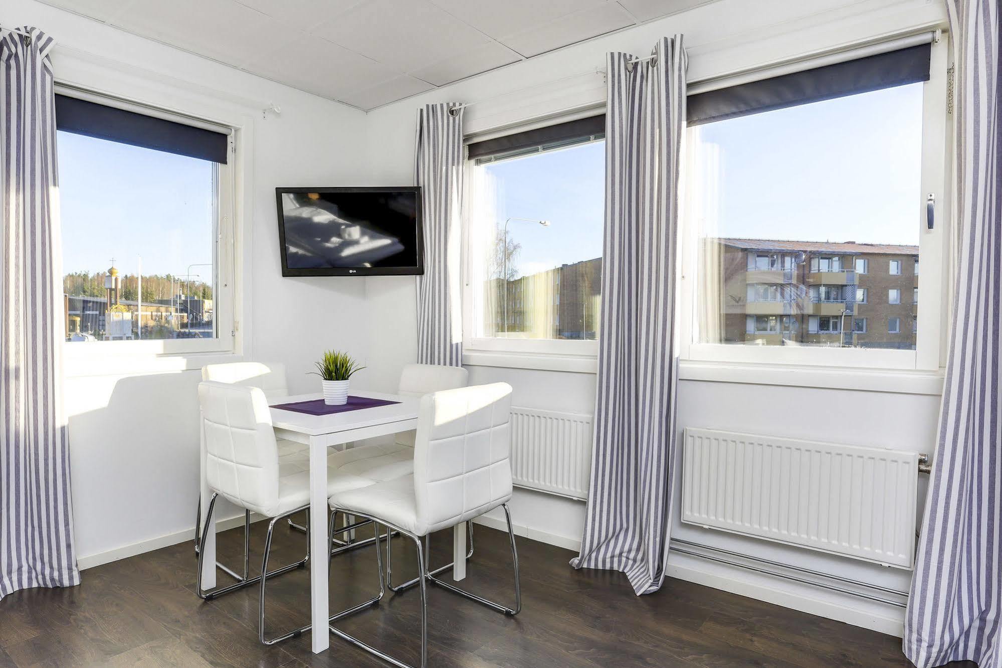 Hotel Vindeus Sodertalje Bagian luar foto